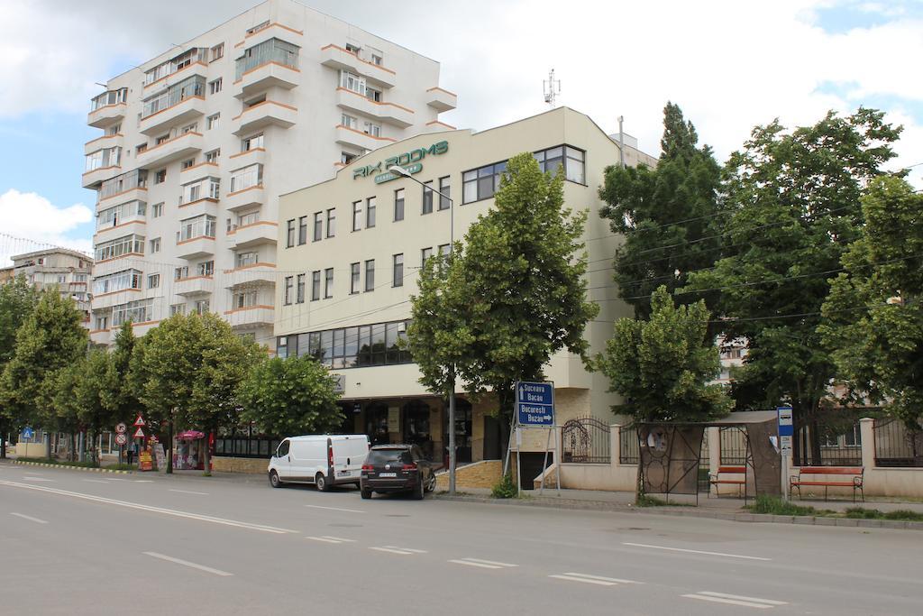 Pensiunea Rix Rooms Focşani Exterior foto